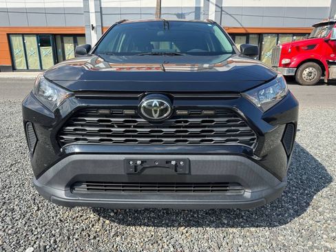 Used 2021 Toyota RAV4 LE AWD/4WD image 2