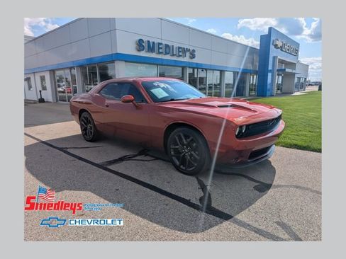 Used 2020 Dodge Challenger SXT w/ Blacktop Package RWD image 1