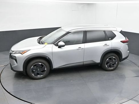 Used 2024 Nissan Rogue SV AWD/4WD image 39