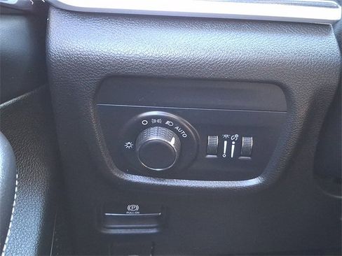 Used 2023 Jeep Grand Cherokee Altitude image 28