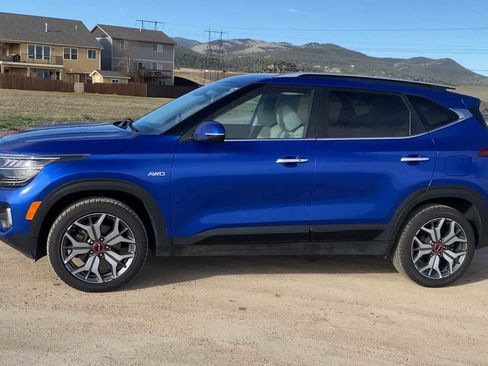 Used 2023 Kia Seltos SX w/ SX Sunroof Package AWD/4WD image 5