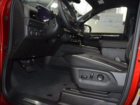 New 2025 Chevrolet Suburban Premier AWD/4WD image 39