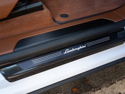 Used 2026 Lamborghini Urus S AWD/4WD image 30