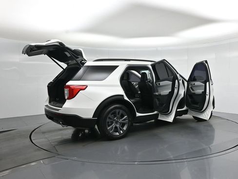 Used 2023 Ford Explorer XLT w/ Equipment Group 202A RWD image 5