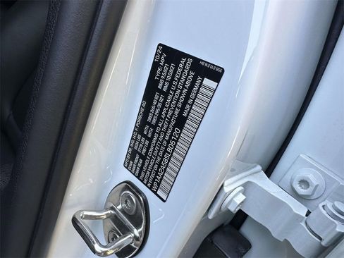 Used 2025 Porsche Macan image 7