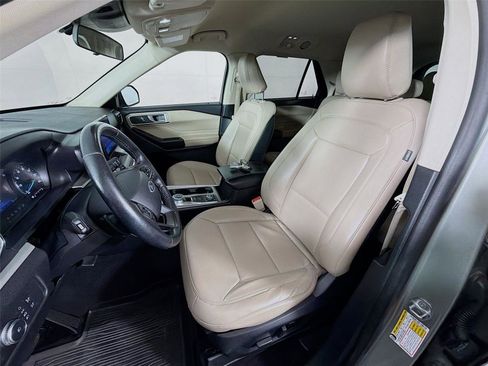 Used 2020 Ford Explorer XLT w/ Equipment Group 202A AWD/4WD image 11