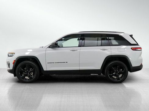 Used 2023 Jeep Grand Cherokee Limited w/ Black Appearance Package image 2