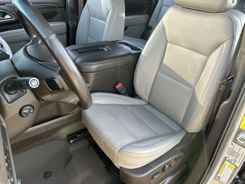 Used 2022 Chevrolet Suburban Z71 w/ Off-Road Capability Package AWD/4WD image 19