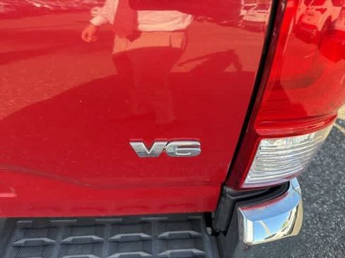 Used 2016 Toyota Tacoma SR5 w/ SR5 Appearance Package (SN) image 8