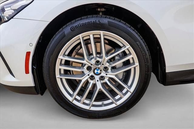 Used 2026 BMW 530i xDrive w/ Premium Package AWD/4WD image 9