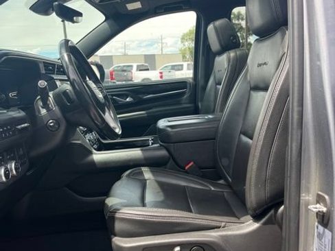 Used 2022 GMC Yukon XL Denali w/ Denali Premium Package AWD/4WD image 25