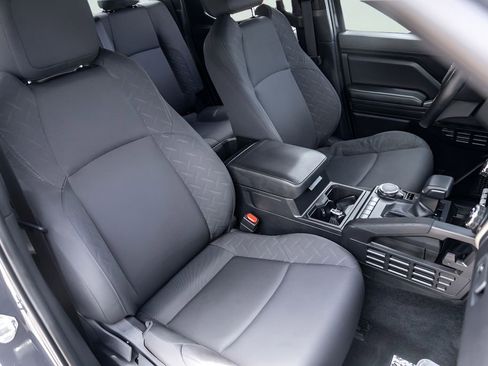 Used 2025 Toyota Tacoma SR AWD/4WD image 33