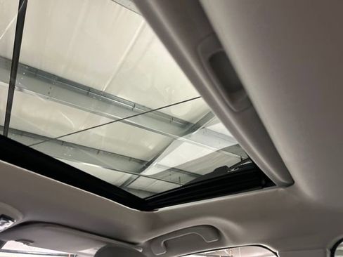 Used 2023 Subaru Outback Premium image 27