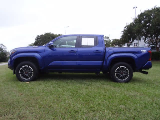 Used 2025 Toyota Tacoma TRD Sport w/ TRD Sport Upgrade Package AWD/4WD image 3