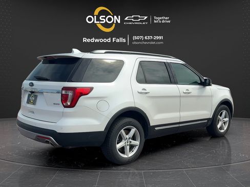 Used 2017 Ford Explorer XLT w/ Equipment Group 202A AWD/4WD image 5