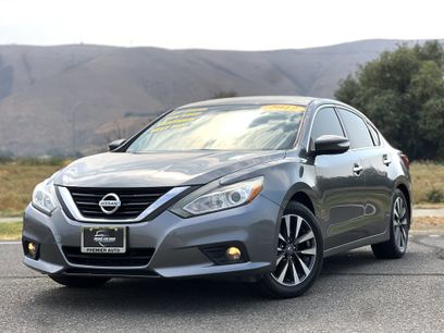 Used 2017 Nissan Altima 2.5 SL w/ Moonroof Package