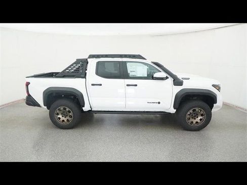 Used 2025 Toyota Tacoma Trailhunter image 11