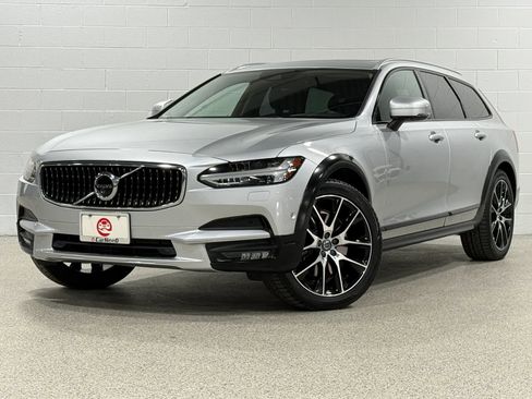 Used 2018 Volvo V90 T6 Cross Country w/ Convenience Package image 2