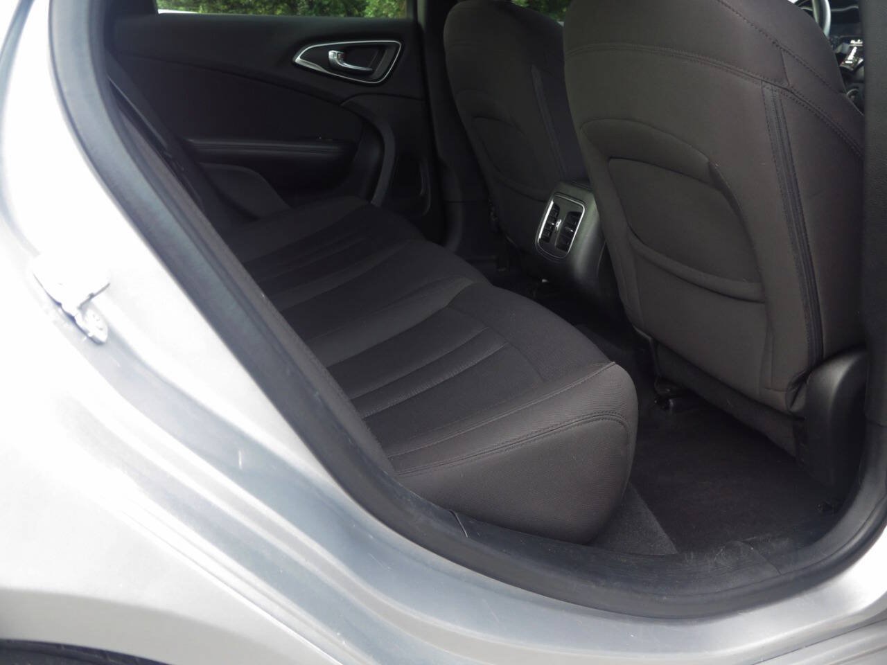 Used 2015 Chrysler 200 Limited w/ Convenience Group FWD image 16