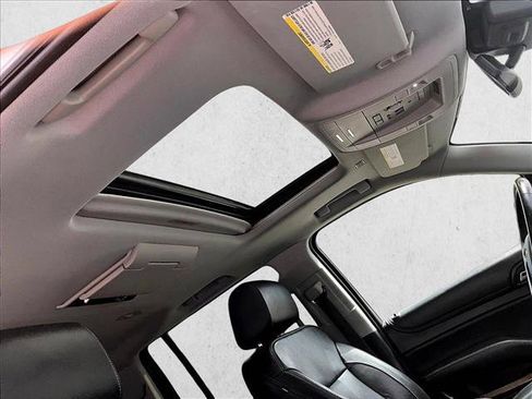 Used 2020 Chevrolet Suburban LT image 16