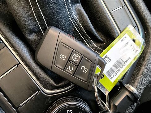Used 2022 Volkswagen Tiguan SE AWD/4WD image 15