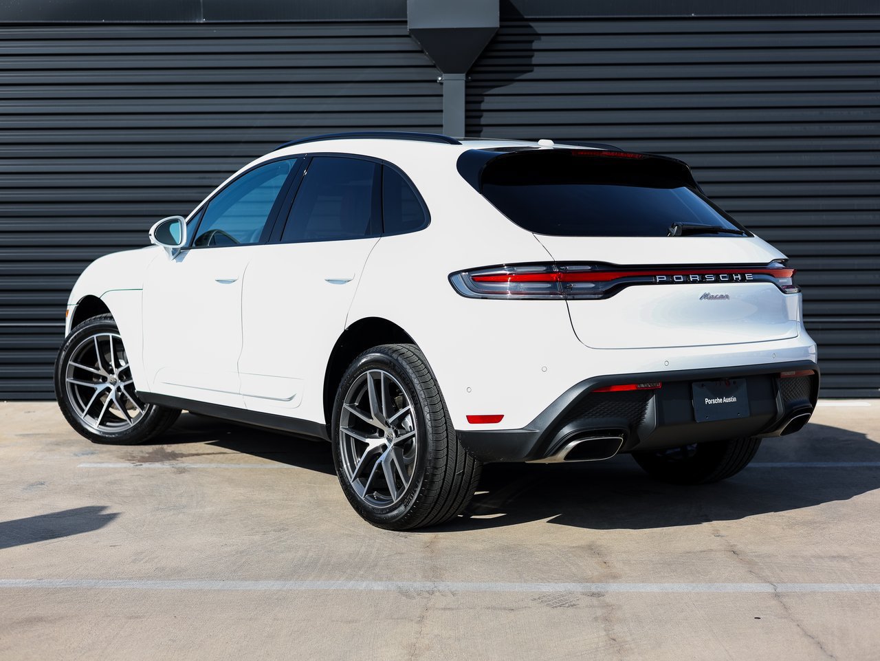 Certified 2026 Porsche Macan AWD/4WD image 3