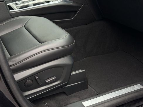 Certified 2022 Ford Explorer Limited w/ Limited Technology Package image 18