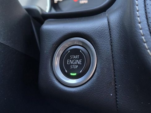 Used 2021 GMC Yukon SLT w/ SLT Premium Package image 16