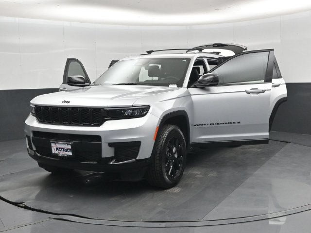 Used 2025 Jeep Grand Cherokee L Altitude RWD image 61