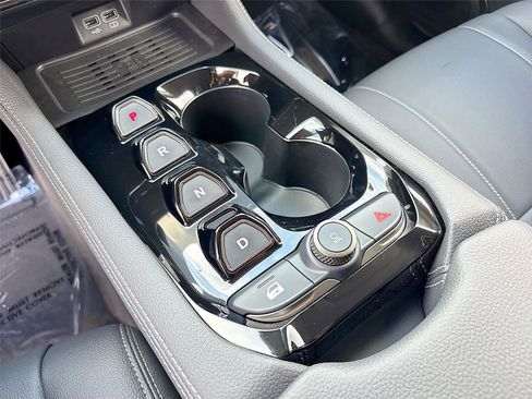 New 2025 VinFast VF 8 Eco image 17