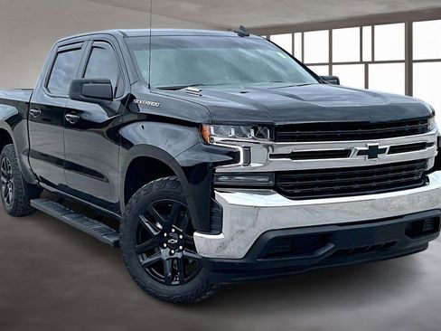 Used 2021 Chevrolet Silverado 1500 LT w/ Convenience Package II image 3