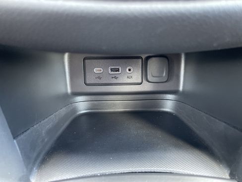 Used 2023 Chevrolet Equinox LT FWD image 34