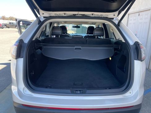Used 2017 Ford Edge SEL w/ Equipment Group 201A FWD image 9