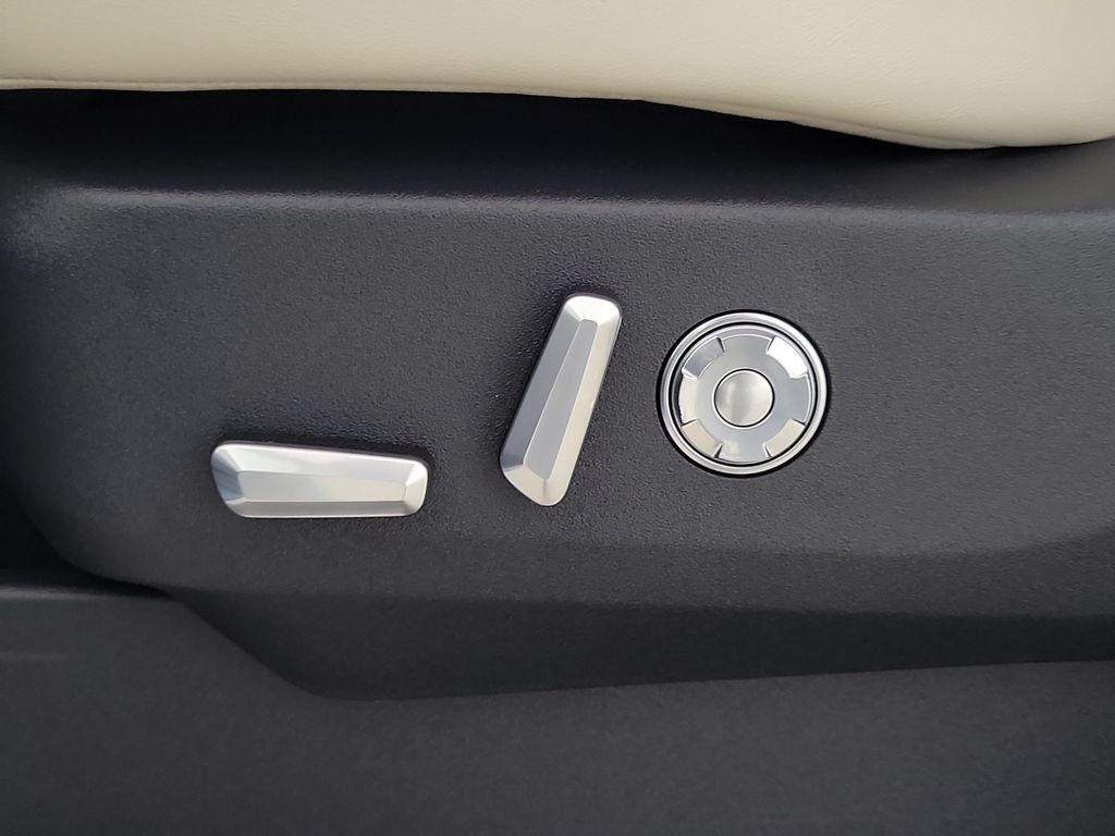 New 2027 Lincoln Navigator L Reserve RWD image 17