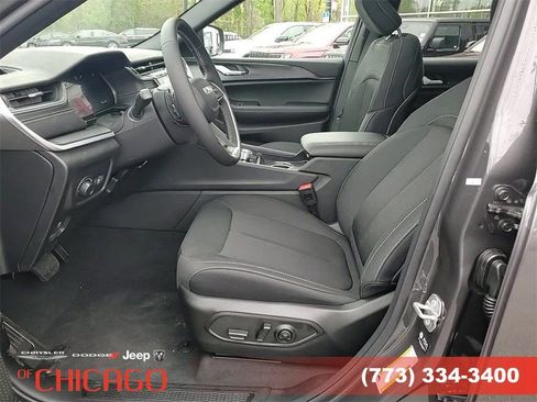 New 2025 Jeep Grand Cherokee L Laredo image 16