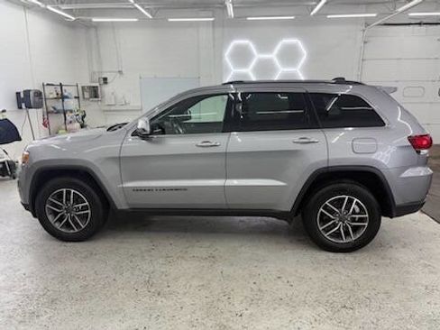 Used 2020 Jeep Grand Cherokee Limited image 2