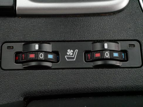 Used 2017 Toyota Highlander Limited Platinum image 28