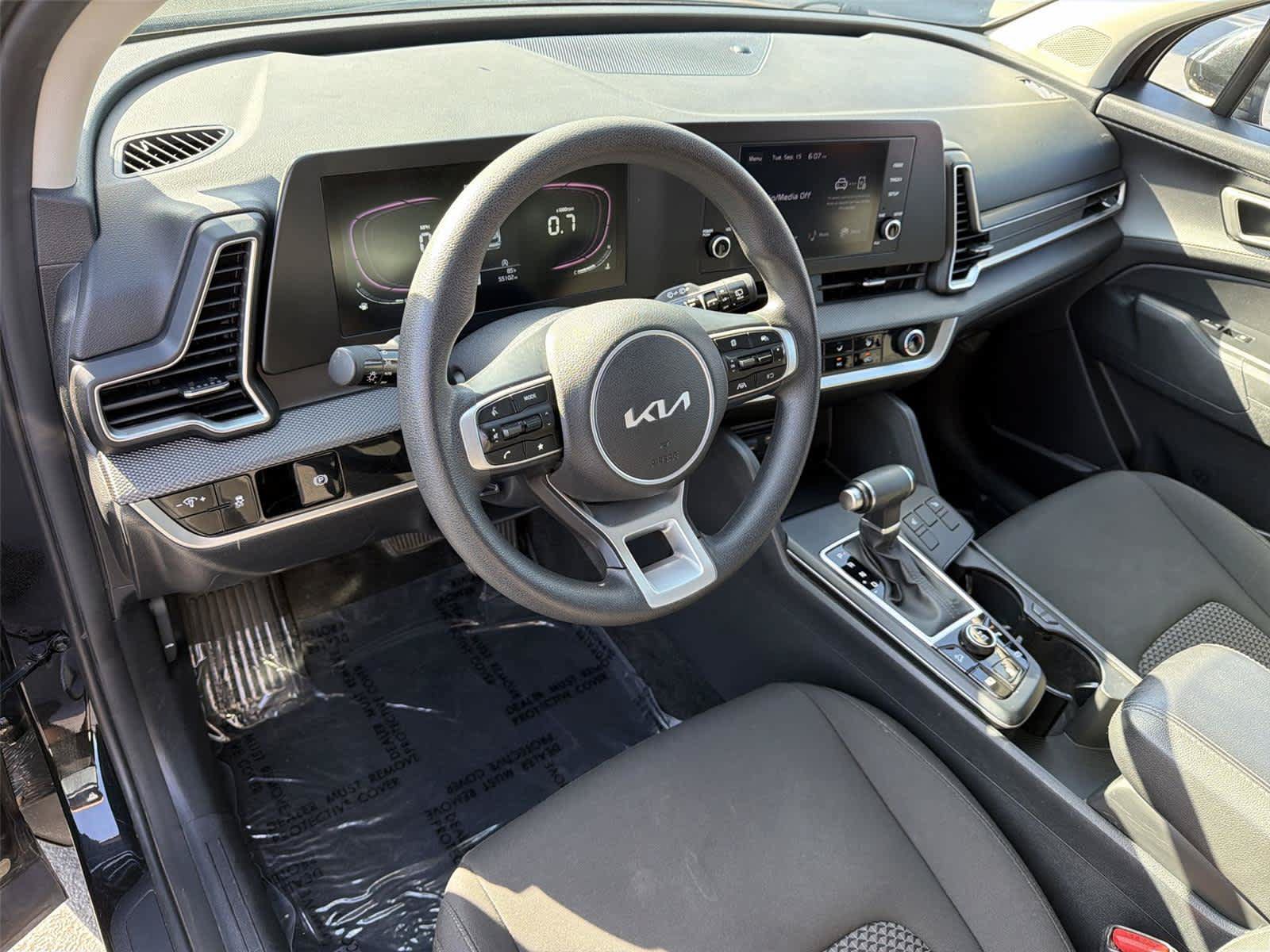 Used 2024 Kia Sportage LX AWD/4WD image 2