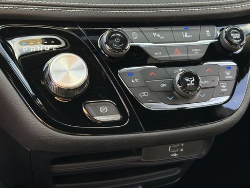 New 2026 Chrysler Pacifica Select FWD image 24