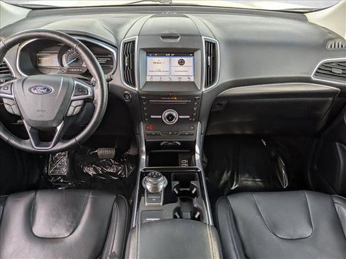 Used 2019 Ford Edge Titanium image 17