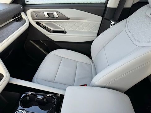 New 2026 Ford Explorer Platinum w/ LUX Leather Package image 22