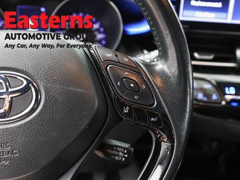 Used 2021 Toyota C-HR XLE FWD image 15