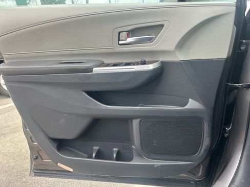 Used 2023 Toyota Sienna XLE image 16