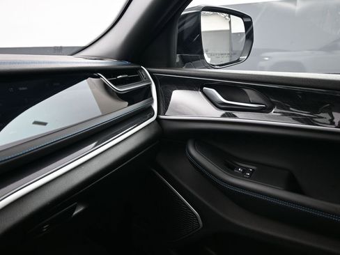 Used 2023 Jeep Grand Cherokee Trailhawk w/ Luxury Tech Group III image 11