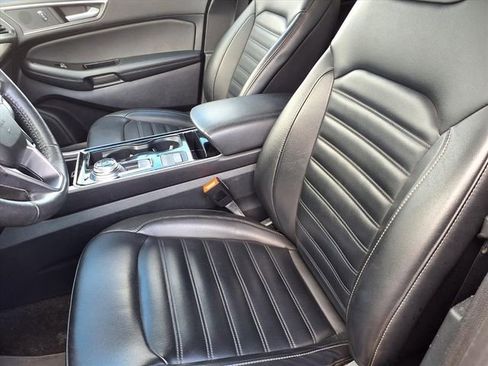 Used 2020 Ford Edge SEL w/ Convenience Package image 3