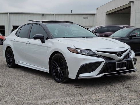 Used 2022 Toyota Camry XSE image 8