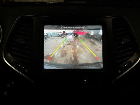 Used 2022 Jeep Cherokee Trailhawk w/ Comfort/Convenience Group image 38