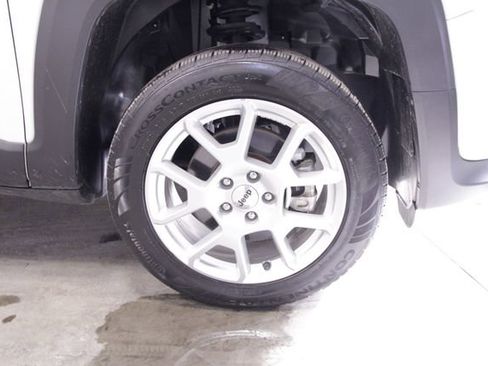 Used 2022 Jeep Renegade Latitude w/ Sun/Sound Group image 12