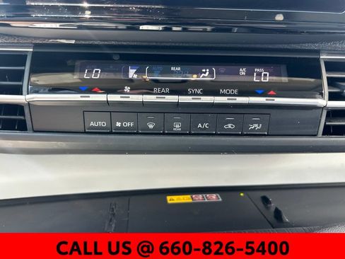 Used 2025 Toyota Sienna LE AWD/4WD image 20