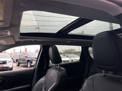 Used 2020 Jeep Cherokee Limited w/ Technology Group image 11